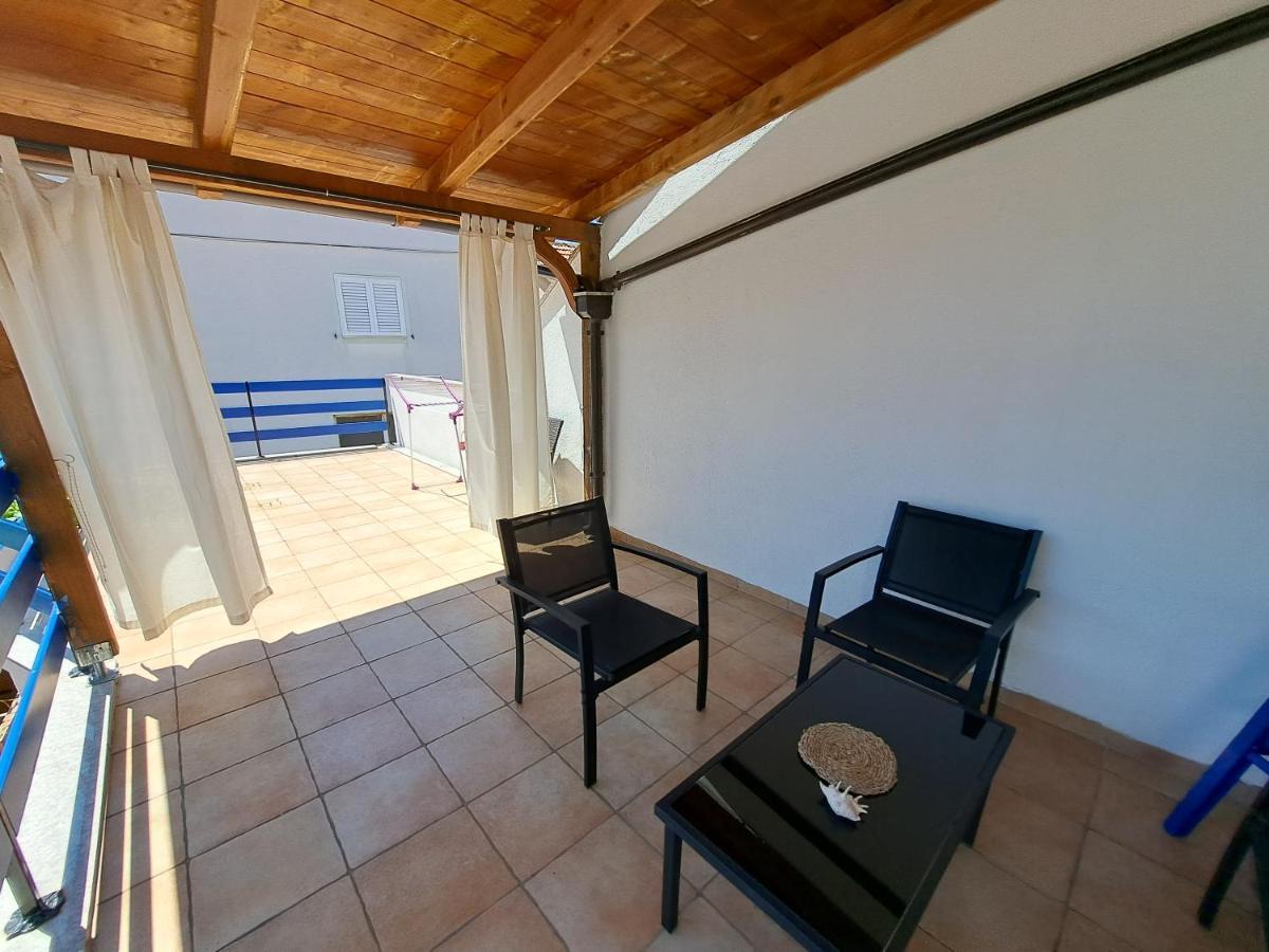 Family Apartment In Center Of Murter Exterior foto